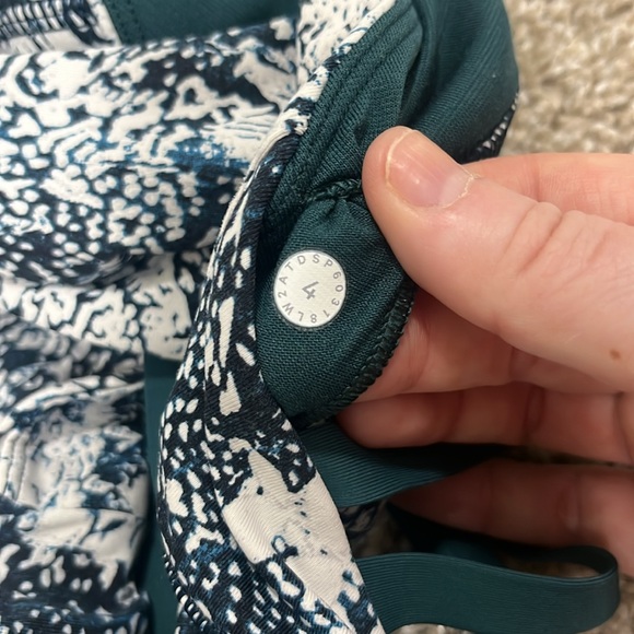 Lululemon sports bra - Picture 4 of 4